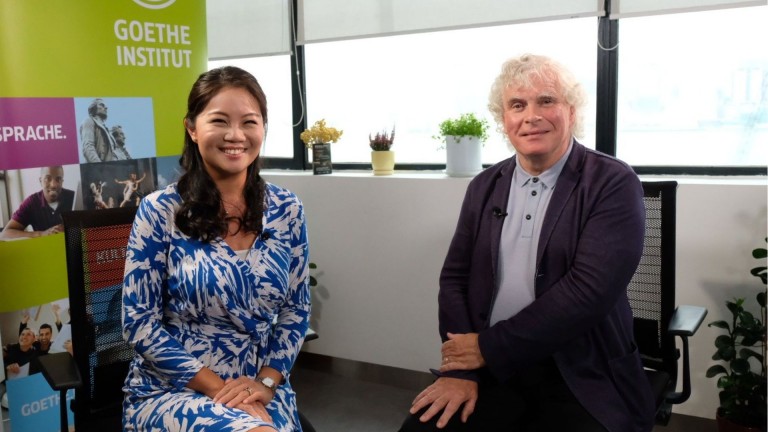 cover of episode Interview with Berlin Philharmonic Simon Rattle & in the studio: The Sousaphonics